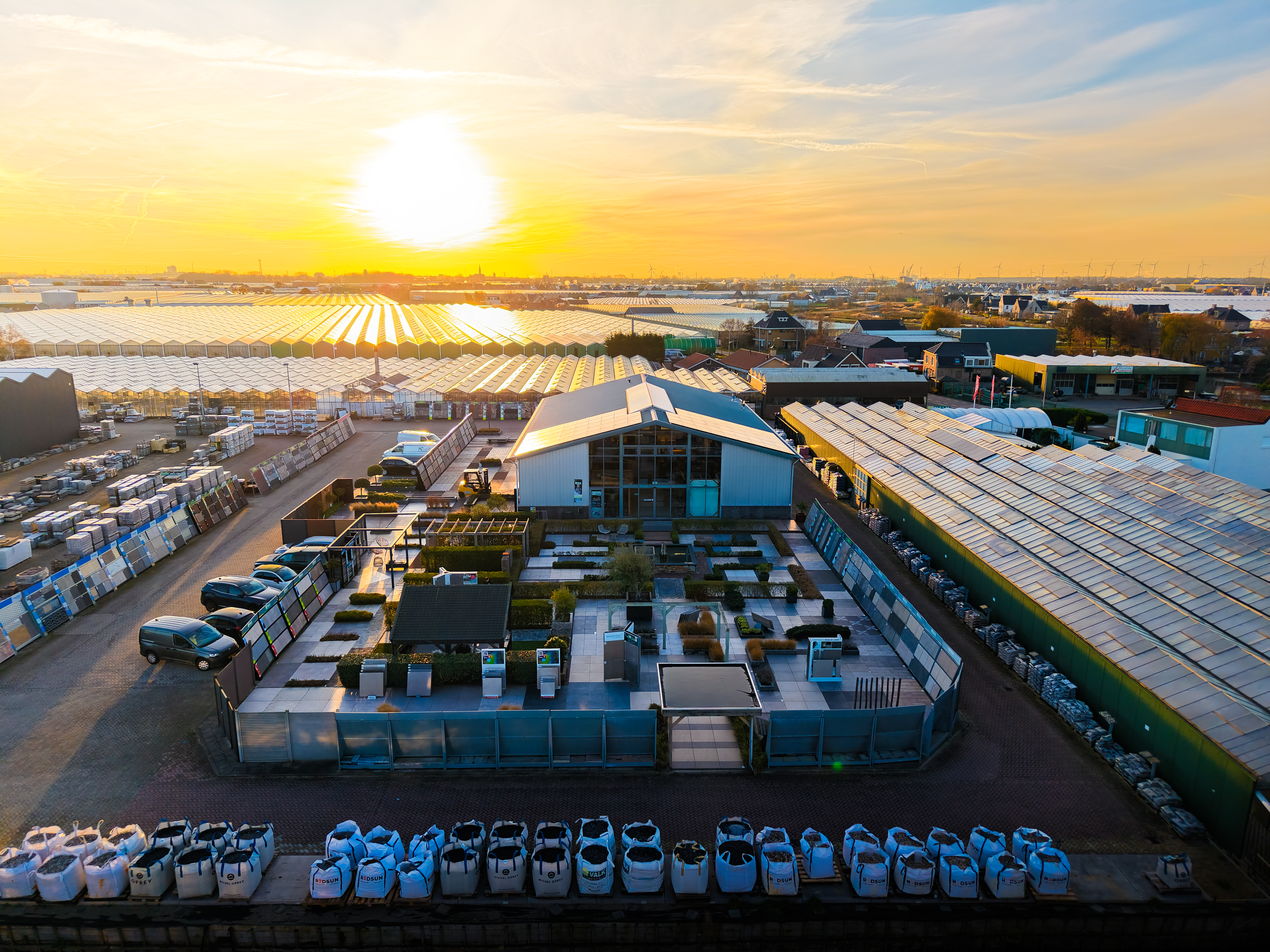 Van der Valk Tuinmaterialen