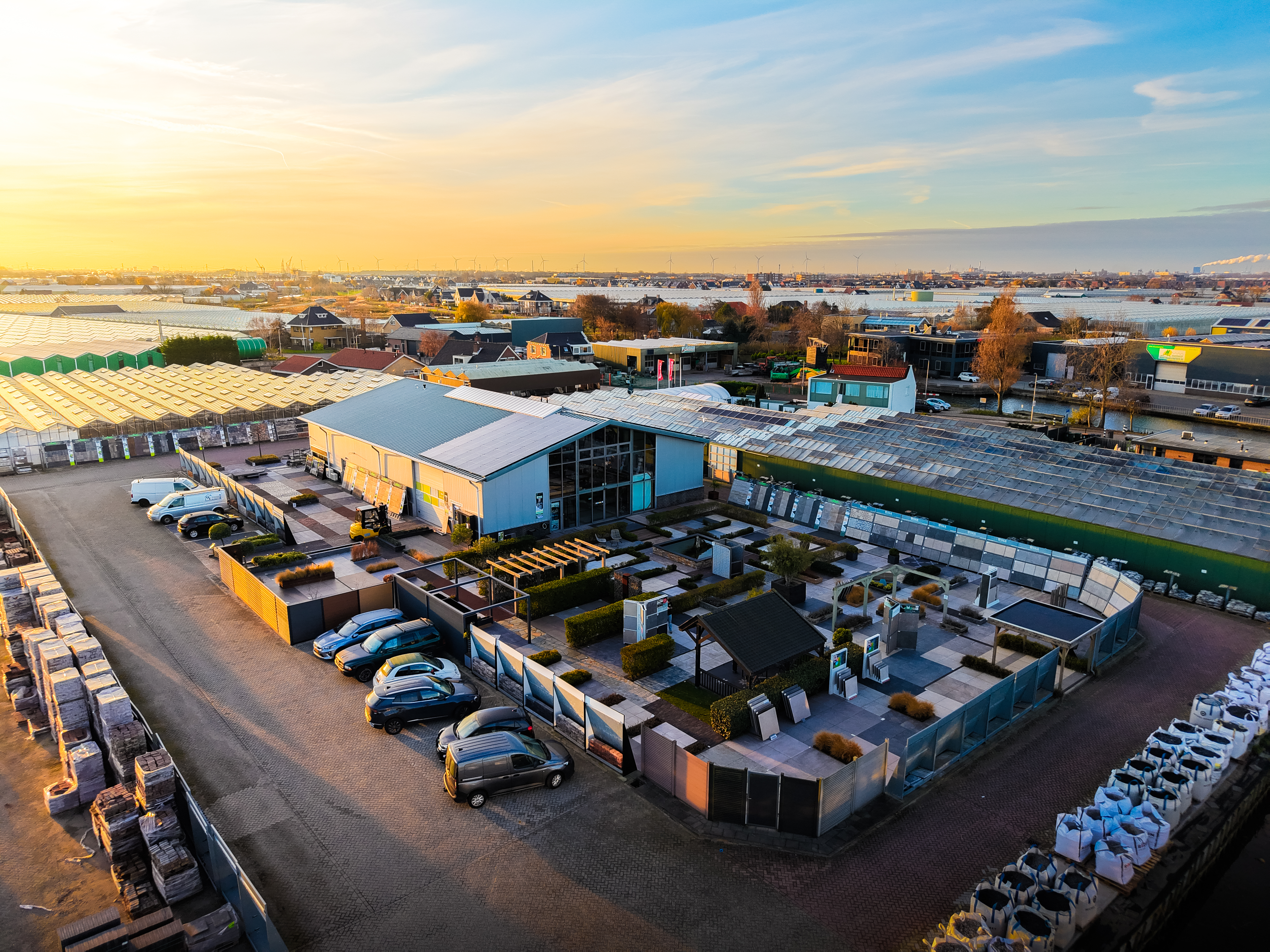 Van der Valk Tuinmaterialen