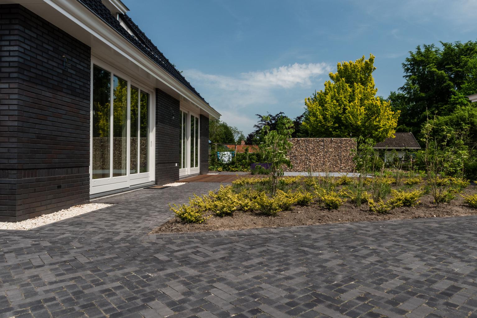 Van der Valk Tuinmaterialen