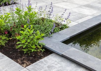 Vijverrand hoek blue moon honed linea 50/50x30x3cm