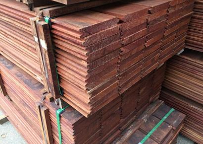Hardhouten damwand 3x18,5x300cm per m¹