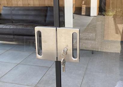 Rvs slot tbv glazen schuifwanden midden sluitend